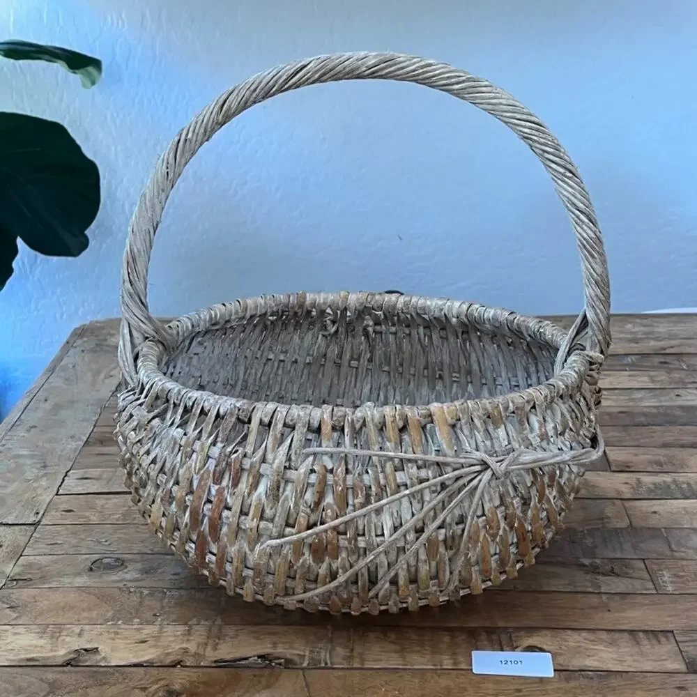 Vintage Handcrafted Wicker Buttocks Gathering Basket 13